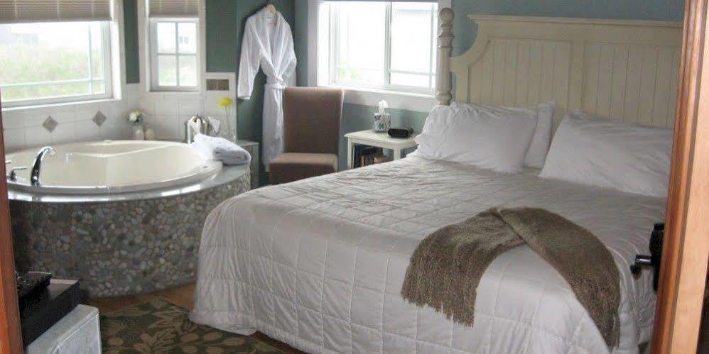 Collins Inn & Seaside Cottages (Adults Only) Ocean Shores Exterior photo